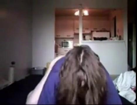 Скриншот видео Молодой араб лихо шпилит озабоченную госпожу, на которую он работает